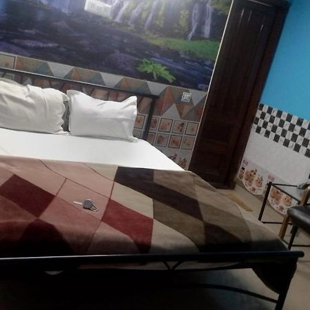 Hotel New Apple Rose Chandigarh Near Railway Station Dariya Uco Bank Ke Pass Room photo